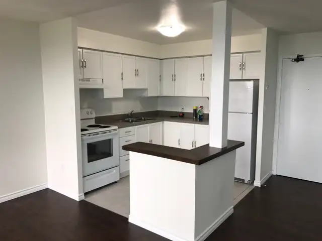 Renovated 2-Bedroom Unit - Bowmanville - Photo 2