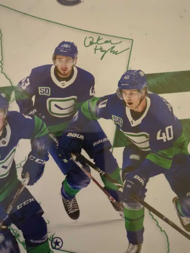 Vancouver Canucks autographed - Photo 2