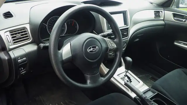 10 SUBARU IMPREZA AWD! AUTO! NAVIGATION! TWO TIRE SETS! - Photo 18