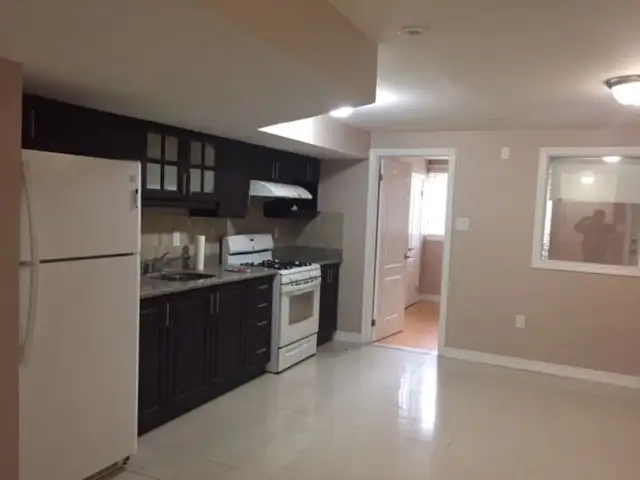 One Bed Walk out, Basement Apt, two Block to Vic-Park S/way - Photo 2