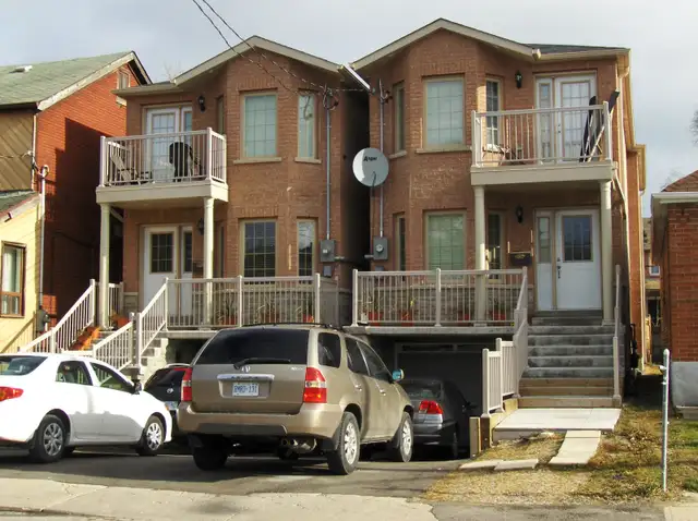 One Bed Walk out, Basement Apt, two Block to Vic-Park S/way - Photo 8