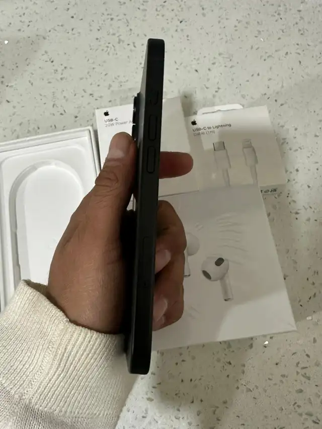 iPhone 16 128gb 94% battery Airpods/Charger Set/Delivery - Photo 3