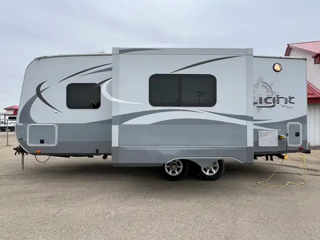 2015 OPEN RANGE HIGHLAND RIDGE 216RBSS SPACIOUS, REAR BATH - Photo 4