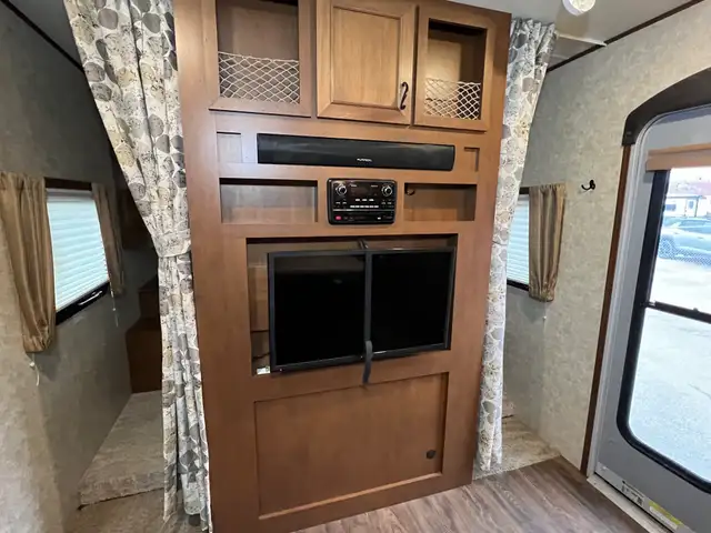 2015 OPEN RANGE HIGHLAND RIDGE 216RBSS SPACIOUS, REAR BATH - Photo 18
