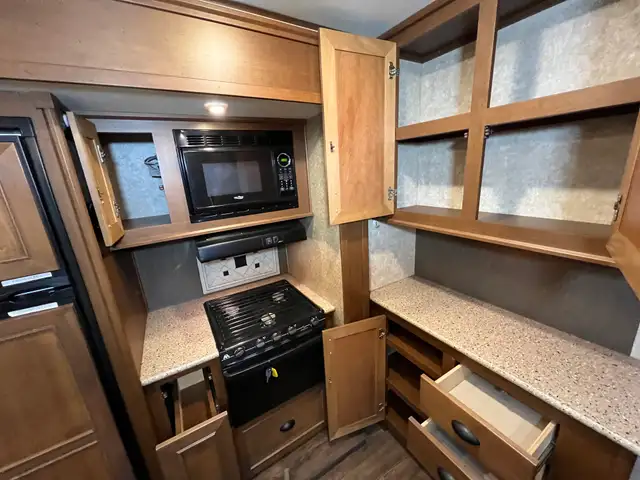2015 OPEN RANGE HIGHLAND RIDGE 216RBSS SPACIOUS, REAR BATH - Photo 25