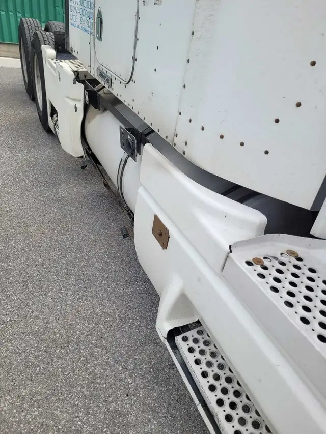 Kenworth T600 2004 - Photo 8