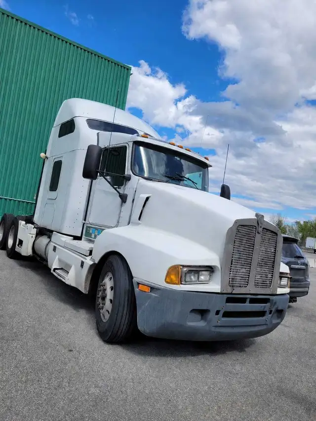 Kenworth T600 2004 - Photo 9