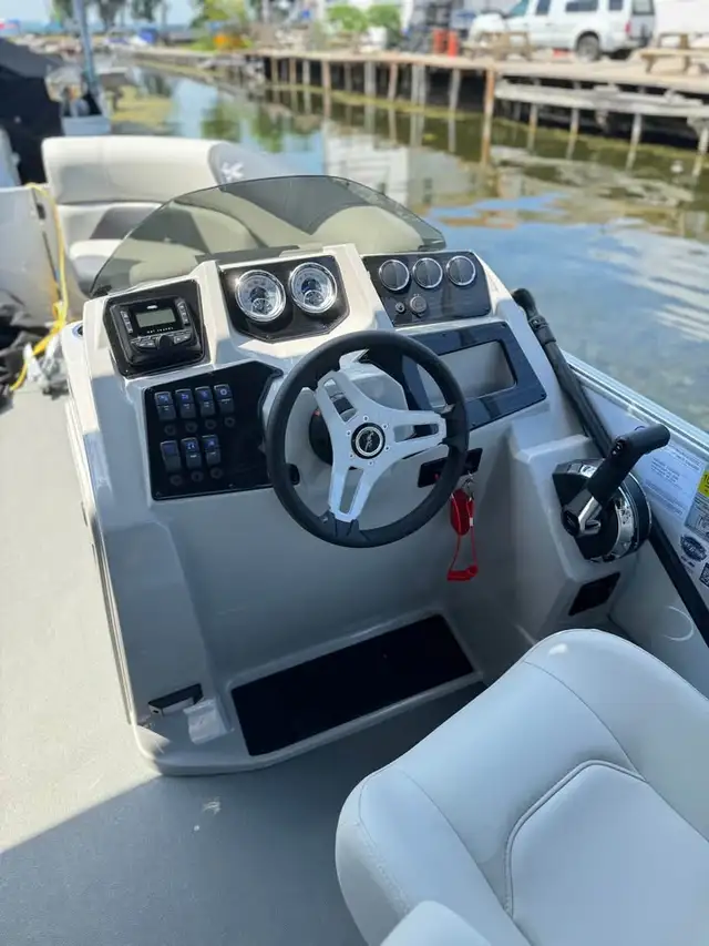 The Best Fishing Pontoon with BBQ in Toronto! - Photo 5