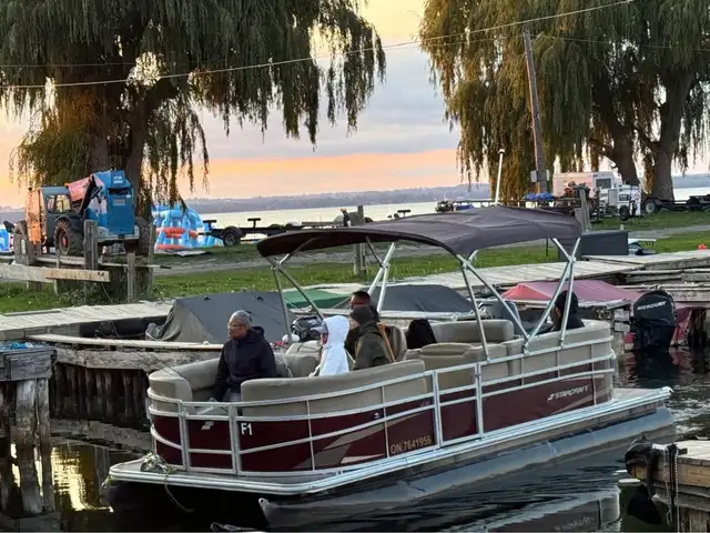 The Best Fishing Pontoon with BBQ in Toronto! - Photo 9