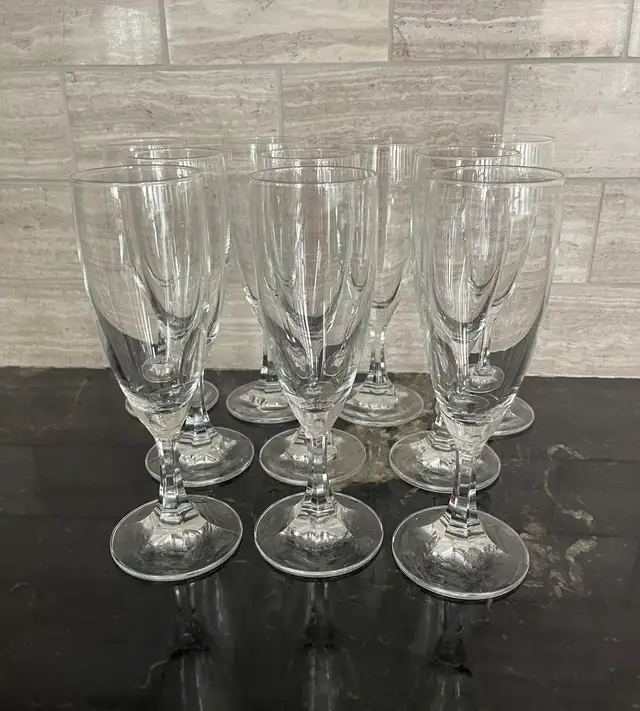 Set of 10 Crystalline Champagne Flutes – Elegant Stemware – Like