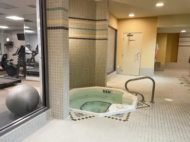 1 Bedroom condo for rent w/ parking at North York Centre - Photo 8