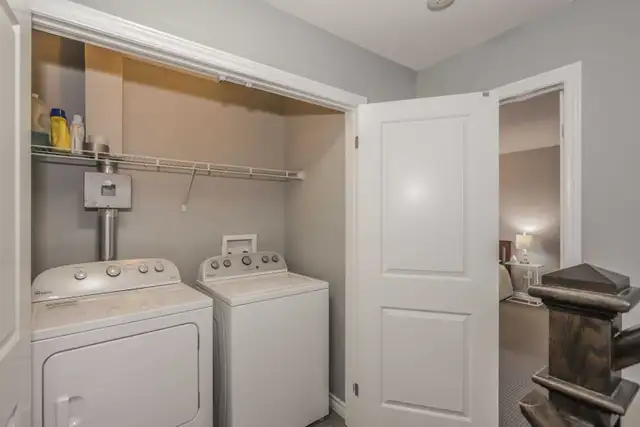 Beautiful 3 Bedroom 2.5 Bath Townhouse for Rent - Photo 4