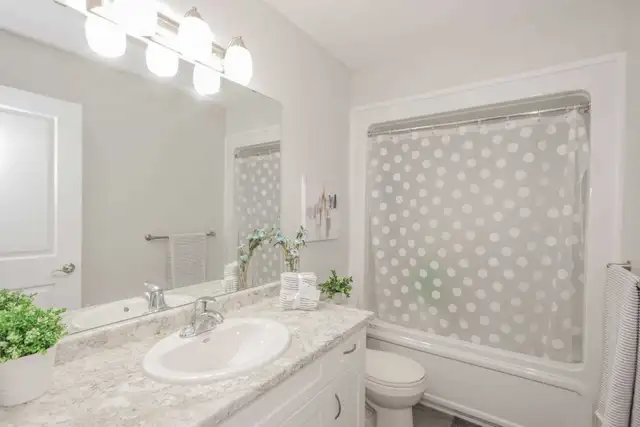 Beautiful 3 Bedroom 2.5 Bath Townhouse for Rent - Photo 9