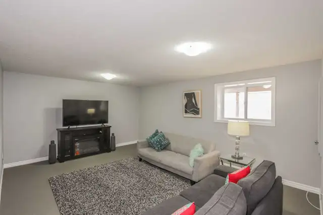 Beautiful 3 Bedroom 2.5 Bath Townhouse for Rent - Photo 12