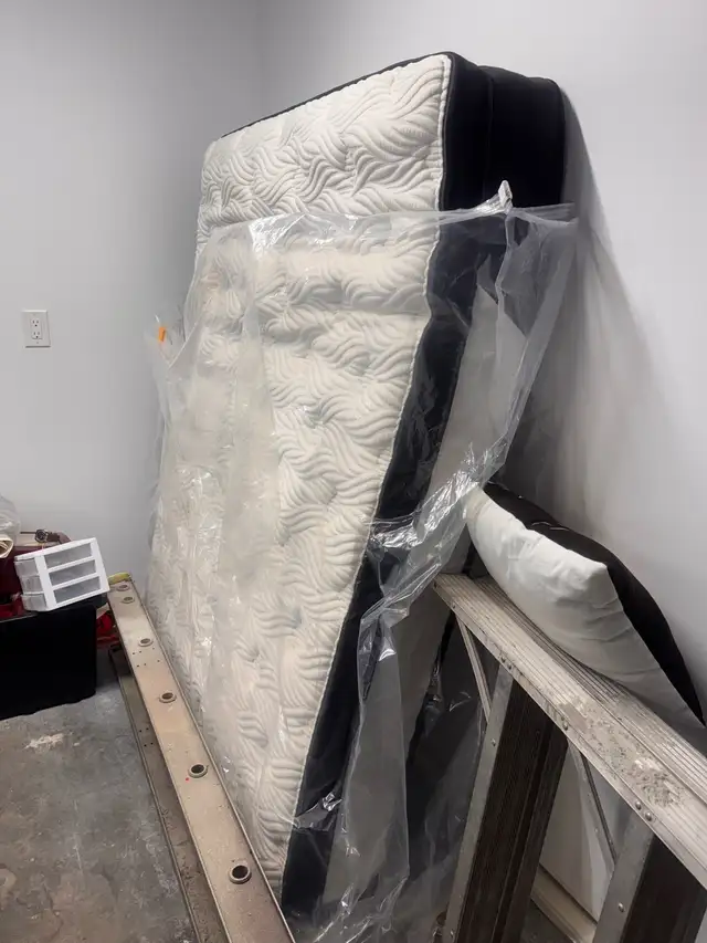 free mattress near new - Photo 3