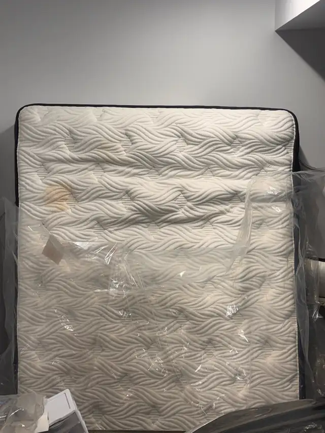 free mattress near new - Photo 4