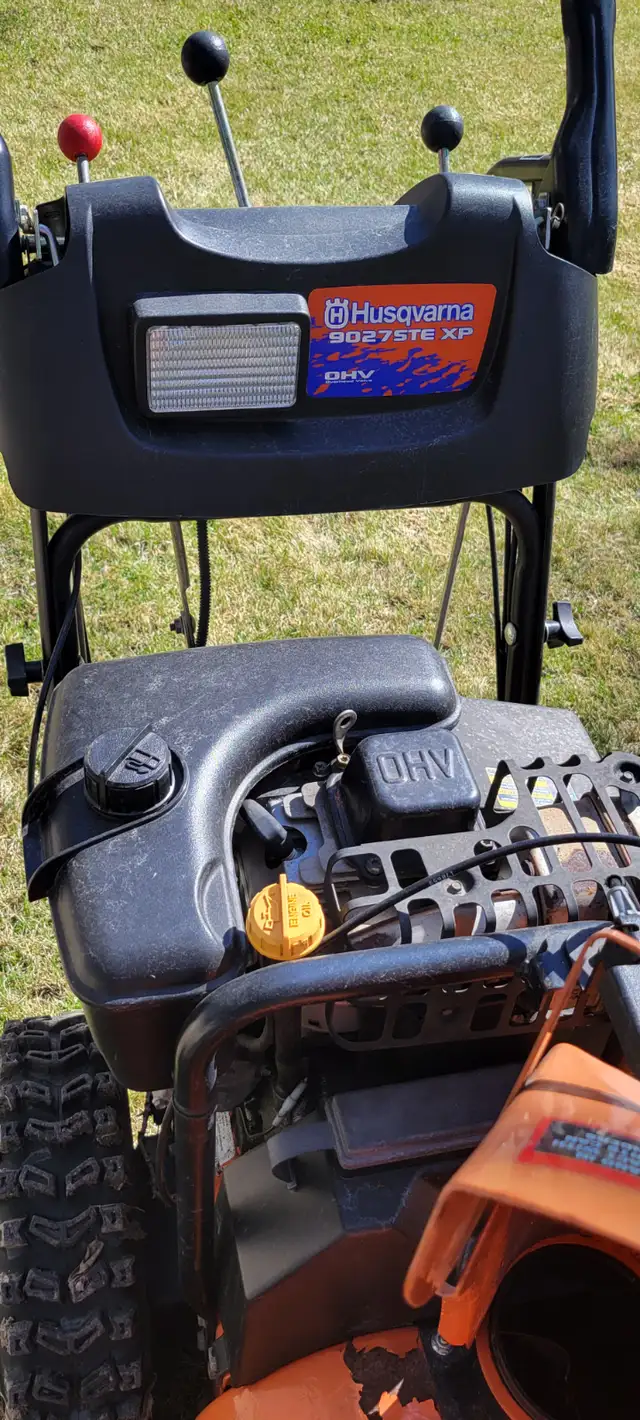Husqvarna Snowblower 9027STE XP - Electric Start$400 - Photo 3