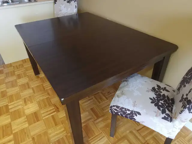 Table de salle à manger avec chaises - Photo 4