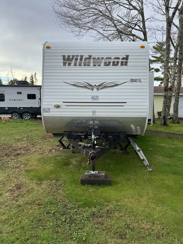 2011 travel trailer - Photo 2