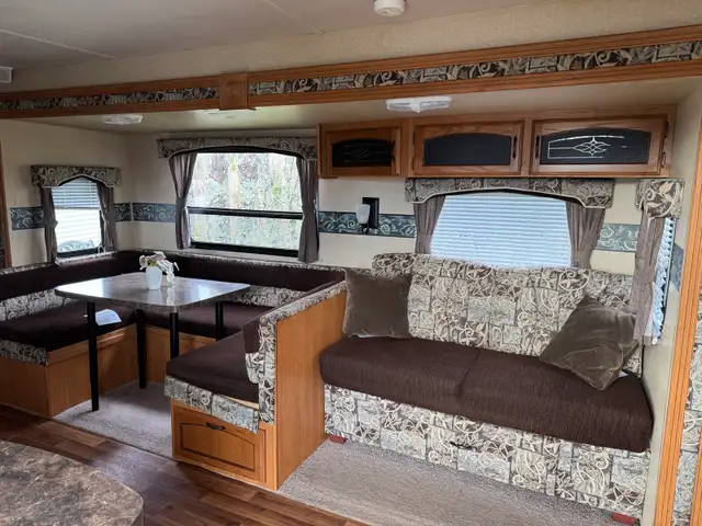 2011 travel trailer - Photo 4