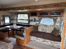 2011 travel trailer - Photo 4