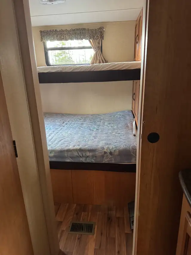 2011 travel trailer - Photo 7