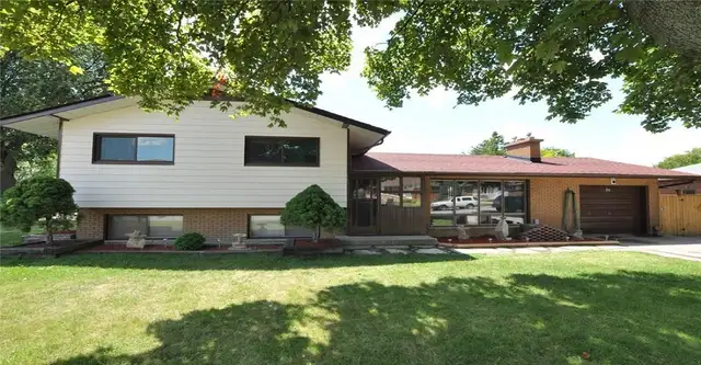 Room - Upstairs - FEMALE only - Mohawk - St-Jo Hosp - NOW - Photo 2