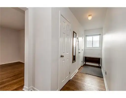 Spacious 3 Bedroom Apartment for Rent - Photo 2