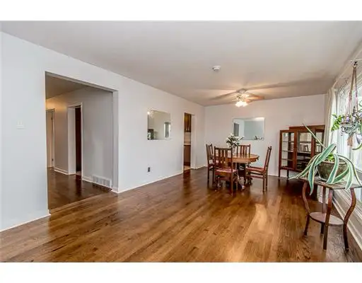 Spacious 3 Bedroom Apartment for Rent - Photo 3