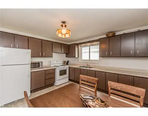 Spacious 3 Bedroom Apartment for Rent - Photo 9