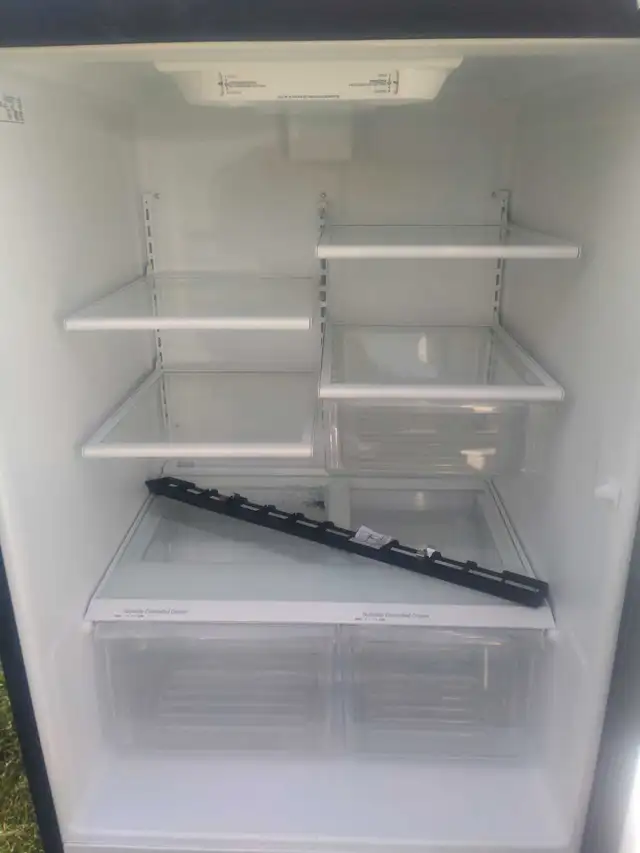 Whirlpool refrigerator - Photo 3