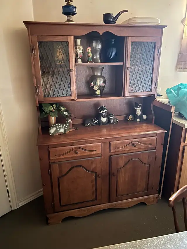 wood hutch