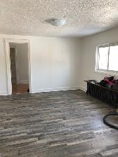 2 bedrooms in a triplex, renovated, parking, laundry & backyard - Photo 5