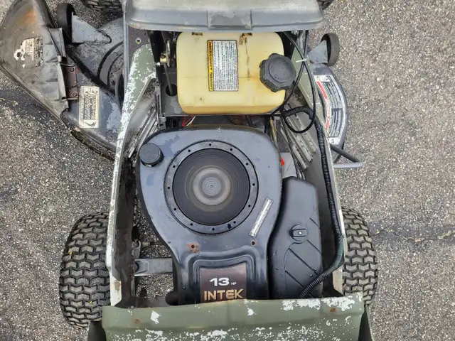 MTD White Lawn Tractor - Photo 5