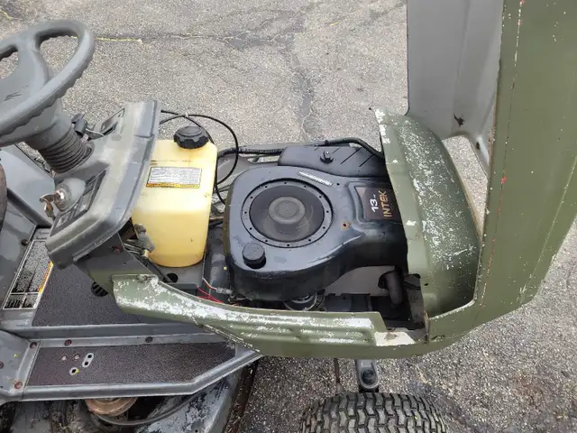 MTD White Lawn Tractor - Photo 7