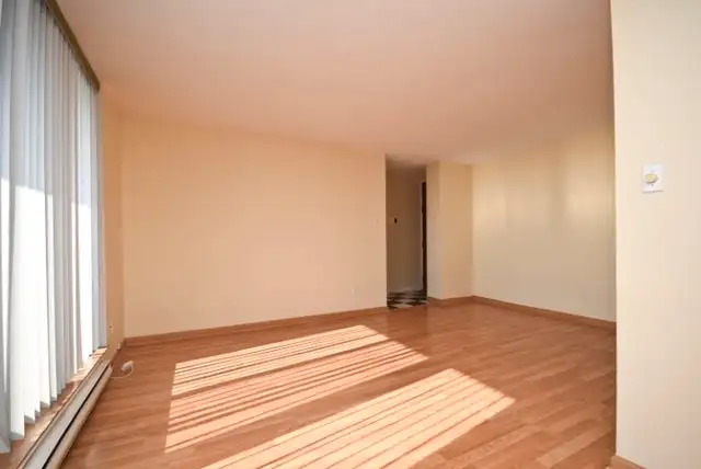 Beautiful All-Inclusive 2 Bedroom Condo in Great Location - Photo 4