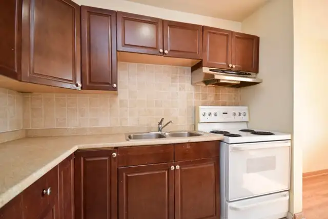 Beautiful All-Inclusive 2 Bedroom Condo in Great Location - Photo 11