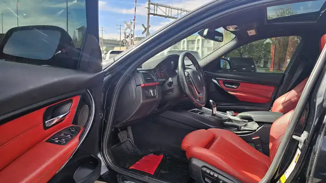 2018 BMW 3 Series 330i xDrive - Photo 12