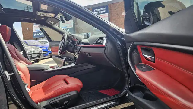 2018 BMW 3 Series 330i xDrive - Photo 15