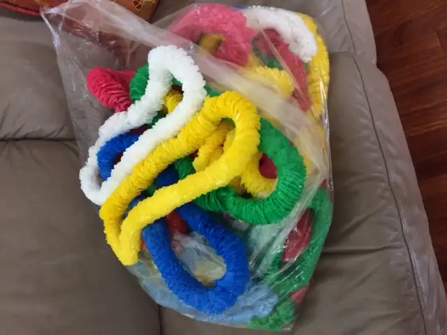 48 COLLIERS NEUFS POUR FETE OU CADEAU:$1.00CHA OU $10.00 POUR 12 - Photo 2