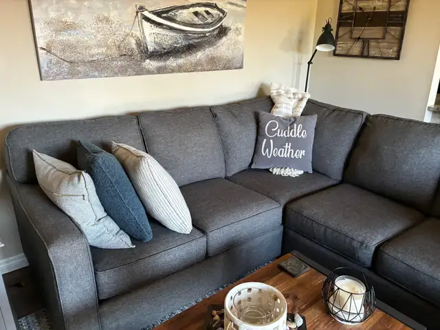 Sectional couch - Photo 2