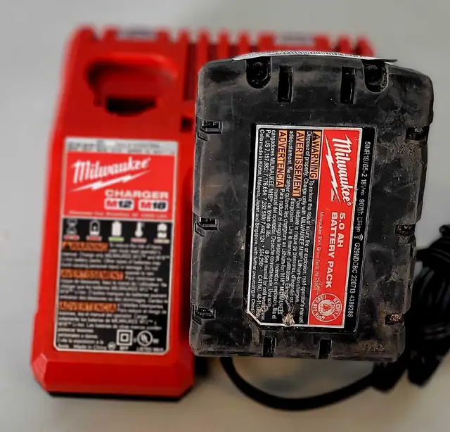 M18 Milwaukee 5Ah Battery W/ Charger (32915028)