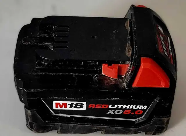 M18 Milwaukee 5Ah Battery W/ Charger (32915028) - Photo 3