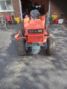 KUBOTA B8200 TRACTOR WITH MOWER - Photo 3
