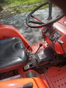KUBOTA B8200 TRACTOR WITH MOWER - Photo 5
