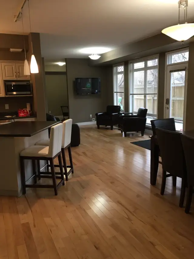 executive style condo for rent - Photo 4