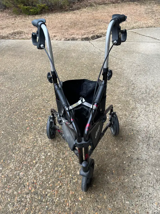 3 wheel walker no seat