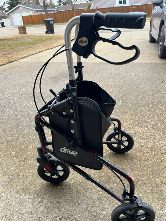 3 wheel walker no seat - Photo 2