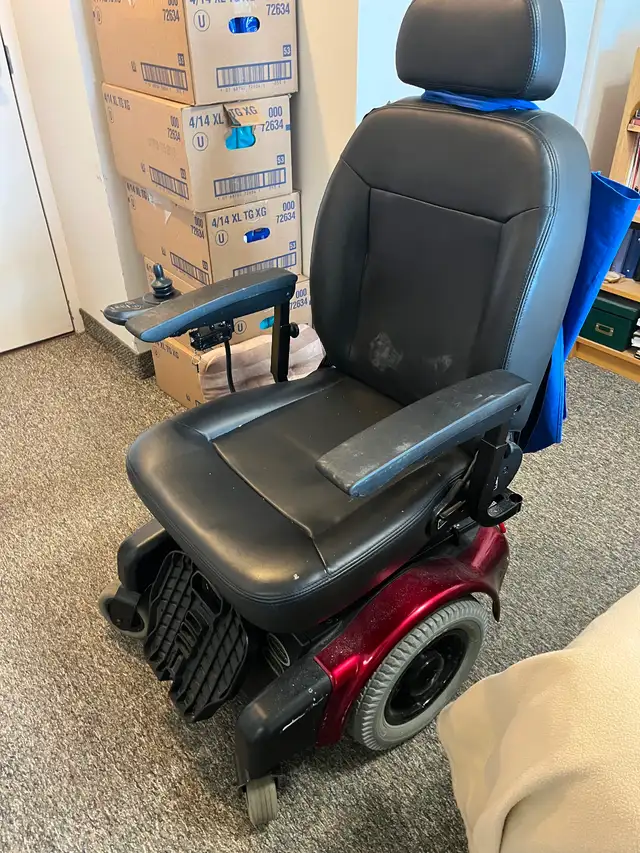 Navigator large power wheelchair. Hardly used - Photo 2