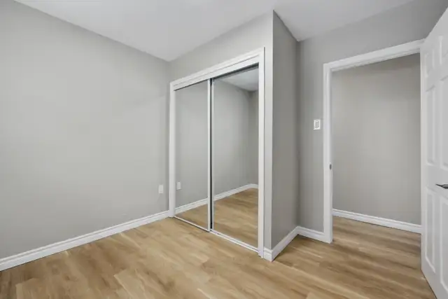 Updated two-bedroom apartment in a quiet neighbourhood - Photo 4